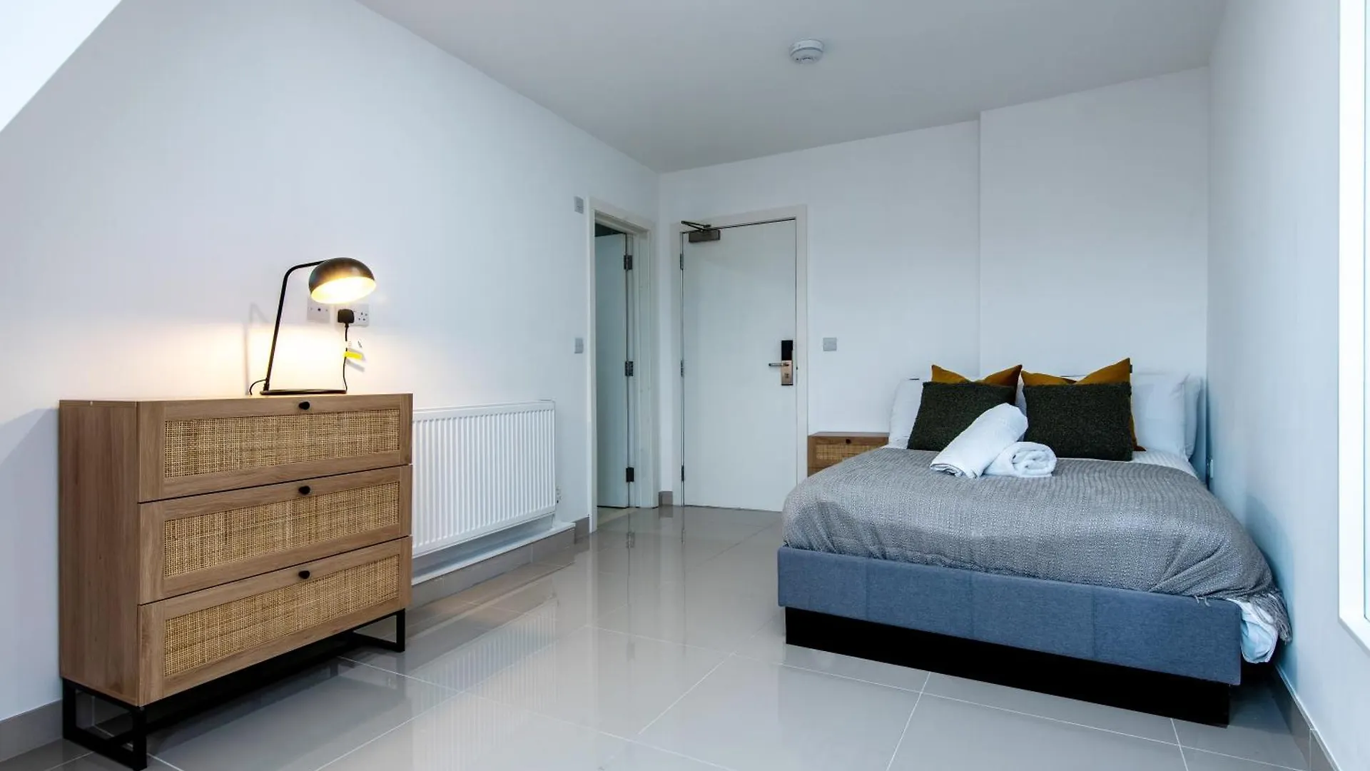 3-Br Apartment In Prime Leeds City Centre