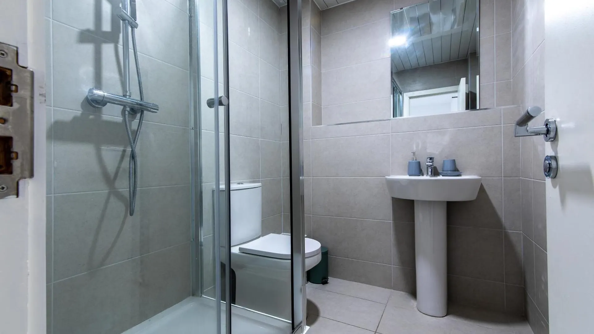 3-Br Apartment In Prime Leeds City Centre
